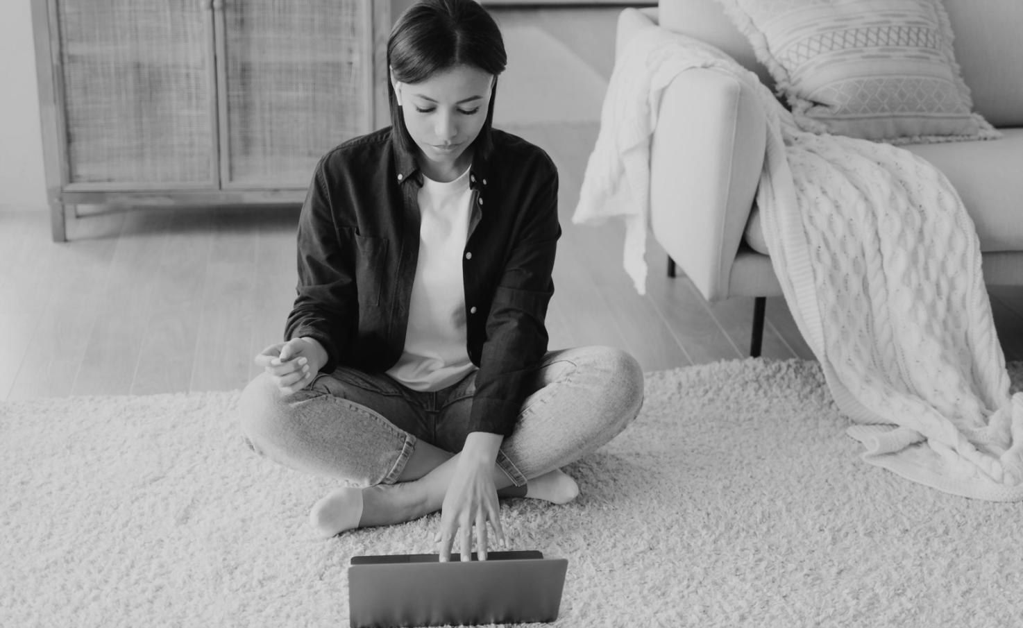 Современный офис Fuxton с рабочими местами для консультаций и обучения студентов